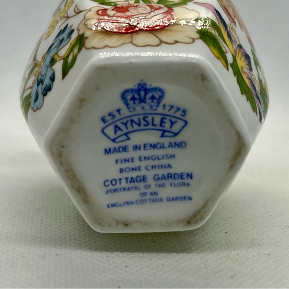 Ainsley Mini Vase Made in England - Picture 7 of 8